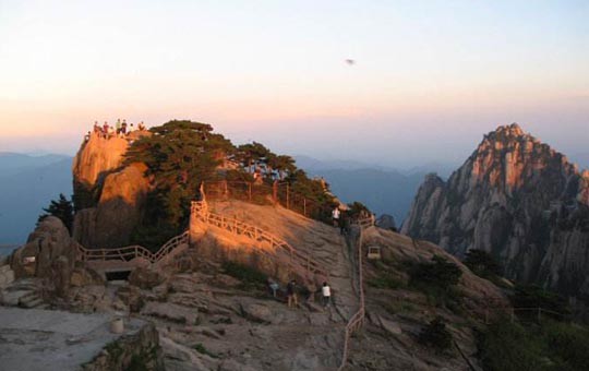 Sunrise on Huangshan Bright Peak