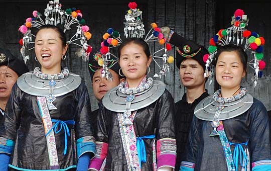 presentacion tradicional de la minoría Dong en Chengyang