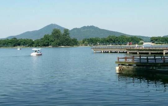 Xuanwu Lake
