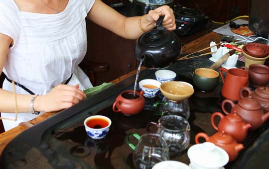 Taste tea at Maliandao Tea Market