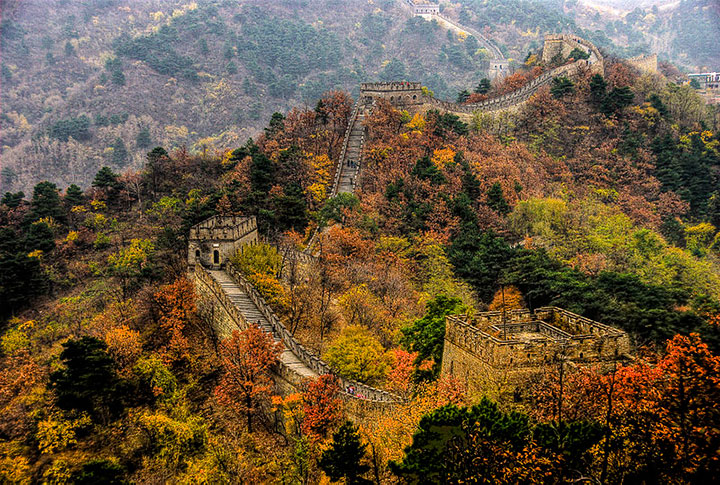 great wall of china in the autumn