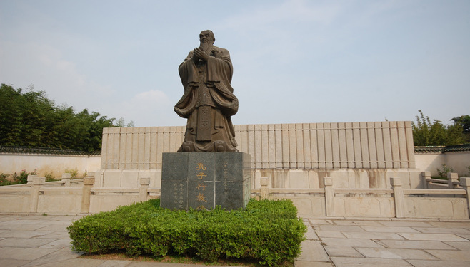 qufu confucius statue